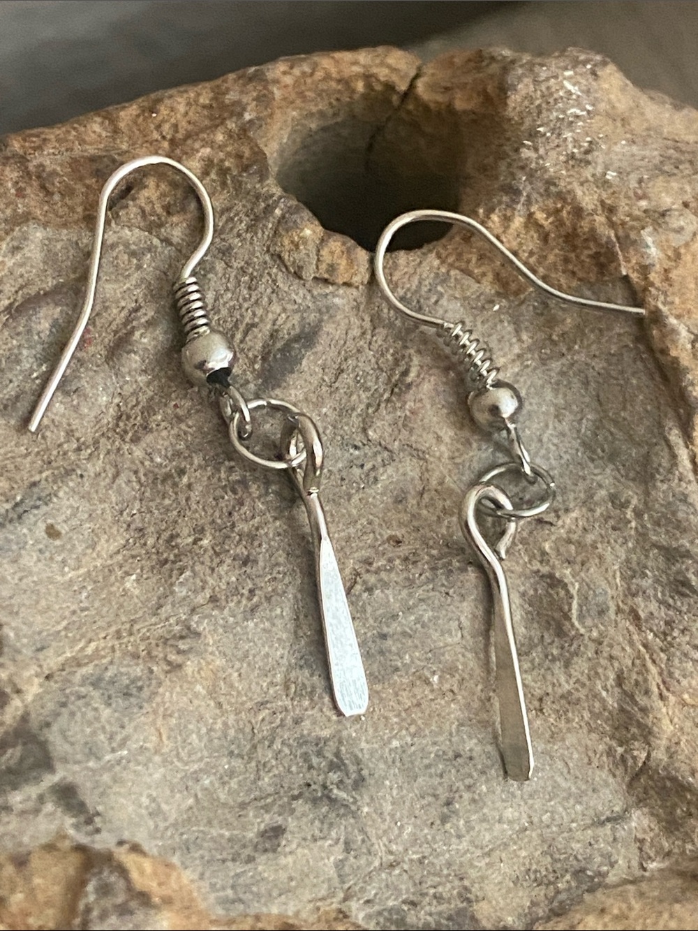 10/$10❤️❤️❤️NwOTs Paparazzi  Silver Knot Drop Earrings with Twisted Bar Charm